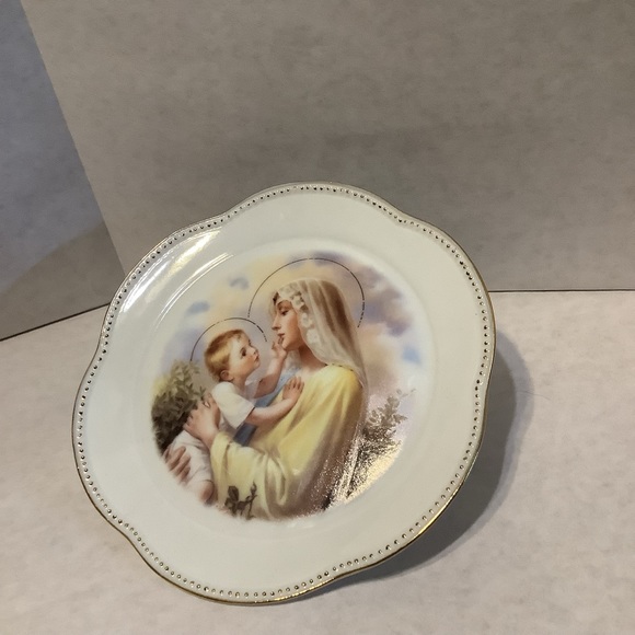 Vintage Jesus and Mary porcelain plate - Picture 3 of 3